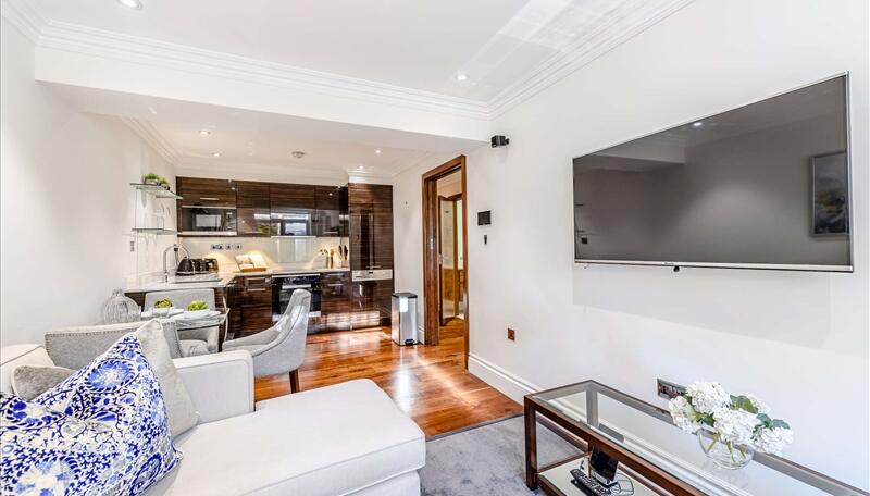 1 bed property in Kensington Gardens Square, London